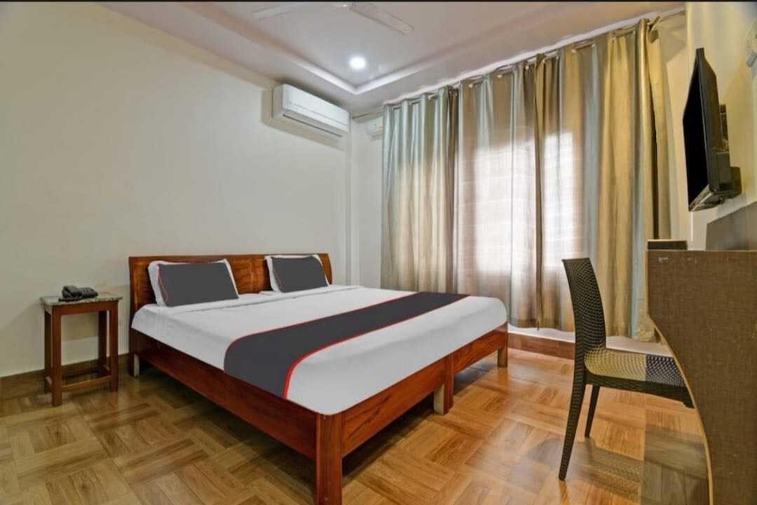โอโย 26866 เมฆา รีสอร์ต Hotel จอร์ฮัต ภายนอก รูปภาพ