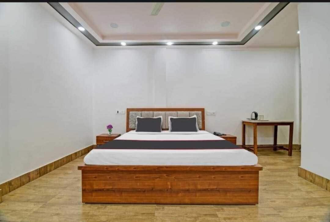 โอโย 26866 เมฆา รีสอร์ต Hotel จอร์ฮัต ภายนอก รูปภาพ