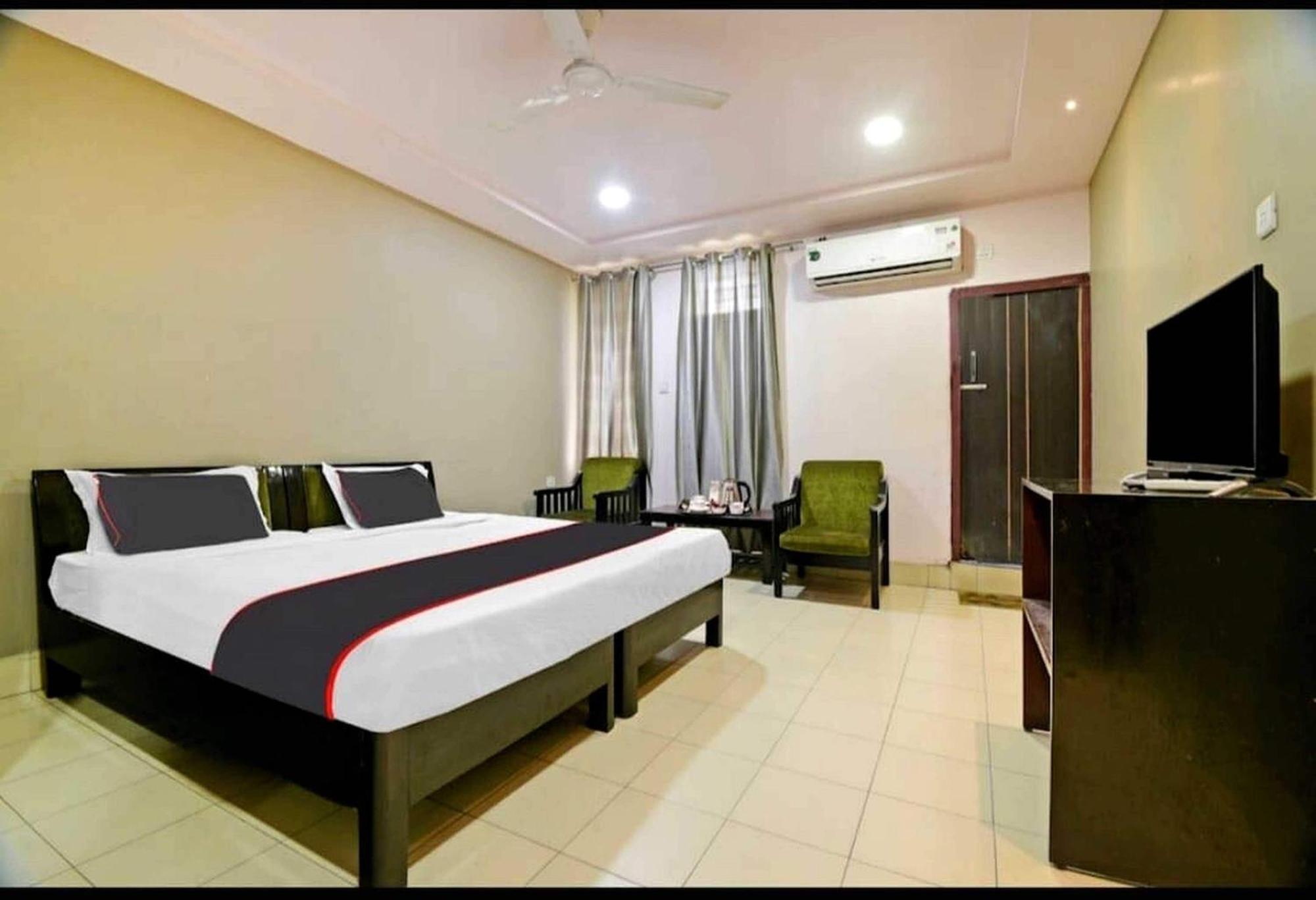 โอโย 26866 เมฆา รีสอร์ต Hotel จอร์ฮัต ภายนอก รูปภาพ