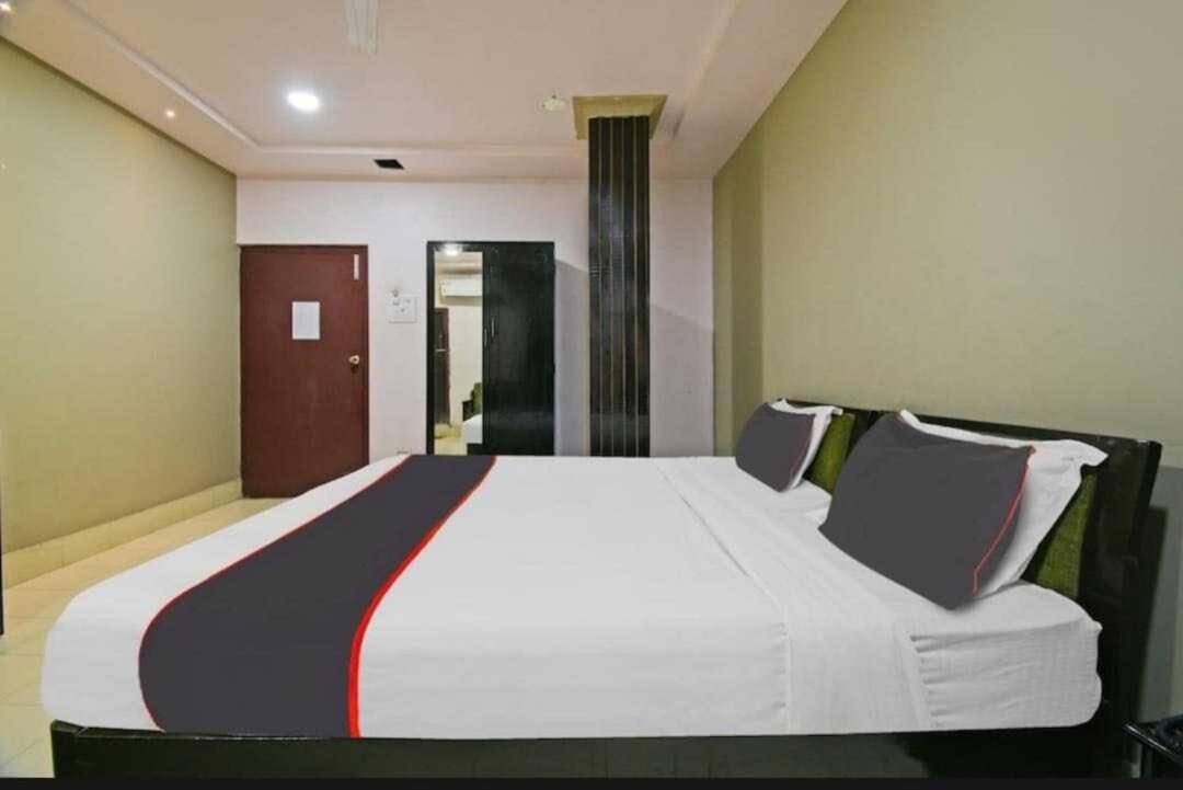 โอโย 26866 เมฆา รีสอร์ต Hotel จอร์ฮัต ภายนอก รูปภาพ