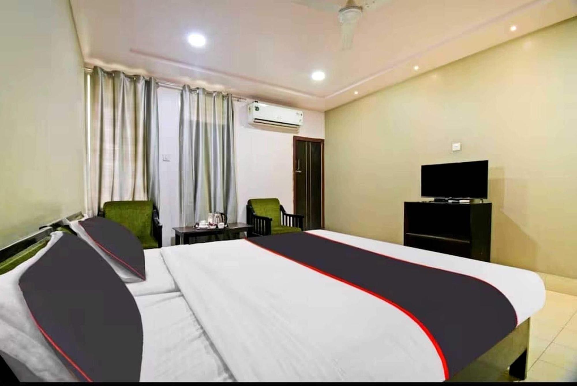 โอโย 26866 เมฆา รีสอร์ต Hotel จอร์ฮัต ภายนอก รูปภาพ
