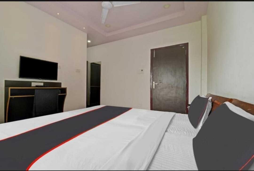 โอโย 26866 เมฆา รีสอร์ต Hotel จอร์ฮัต ภายนอก รูปภาพ