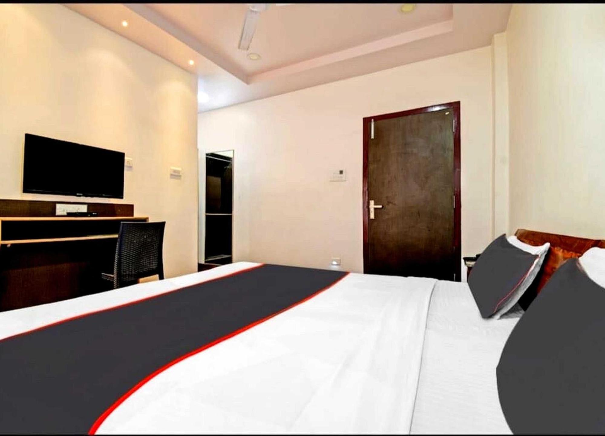 โอโย 26866 เมฆา รีสอร์ต Hotel จอร์ฮัต ภายนอก รูปภาพ