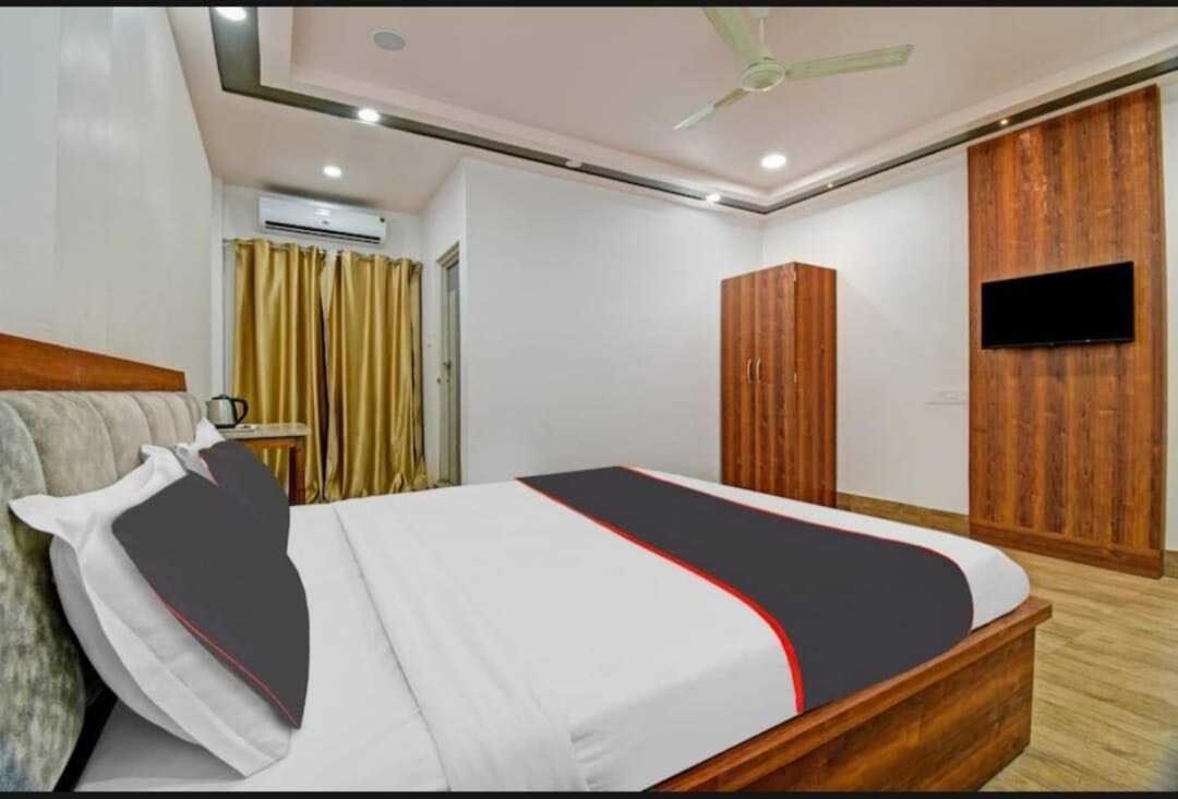โอโย 26866 เมฆา รีสอร์ต Hotel จอร์ฮัต ภายนอก รูปภาพ