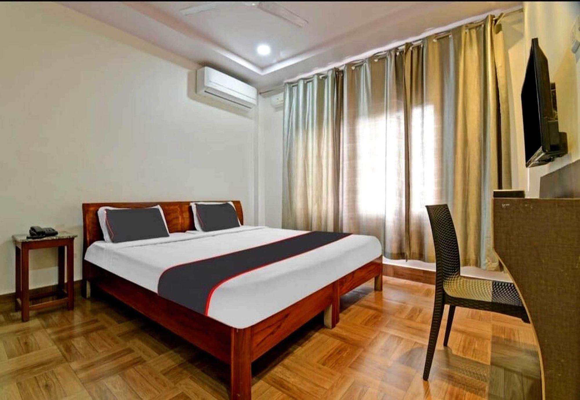 โอโย 26866 เมฆา รีสอร์ต Hotel จอร์ฮัต ภายนอก รูปภาพ
