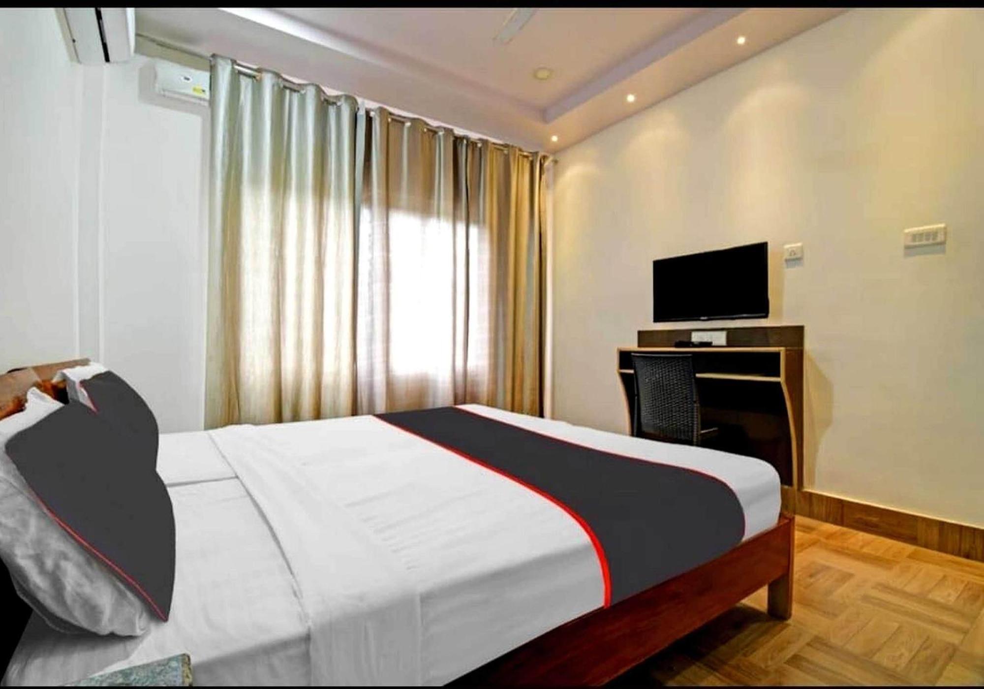 โอโย 26866 เมฆา รีสอร์ต Hotel จอร์ฮัต ภายนอก รูปภาพ