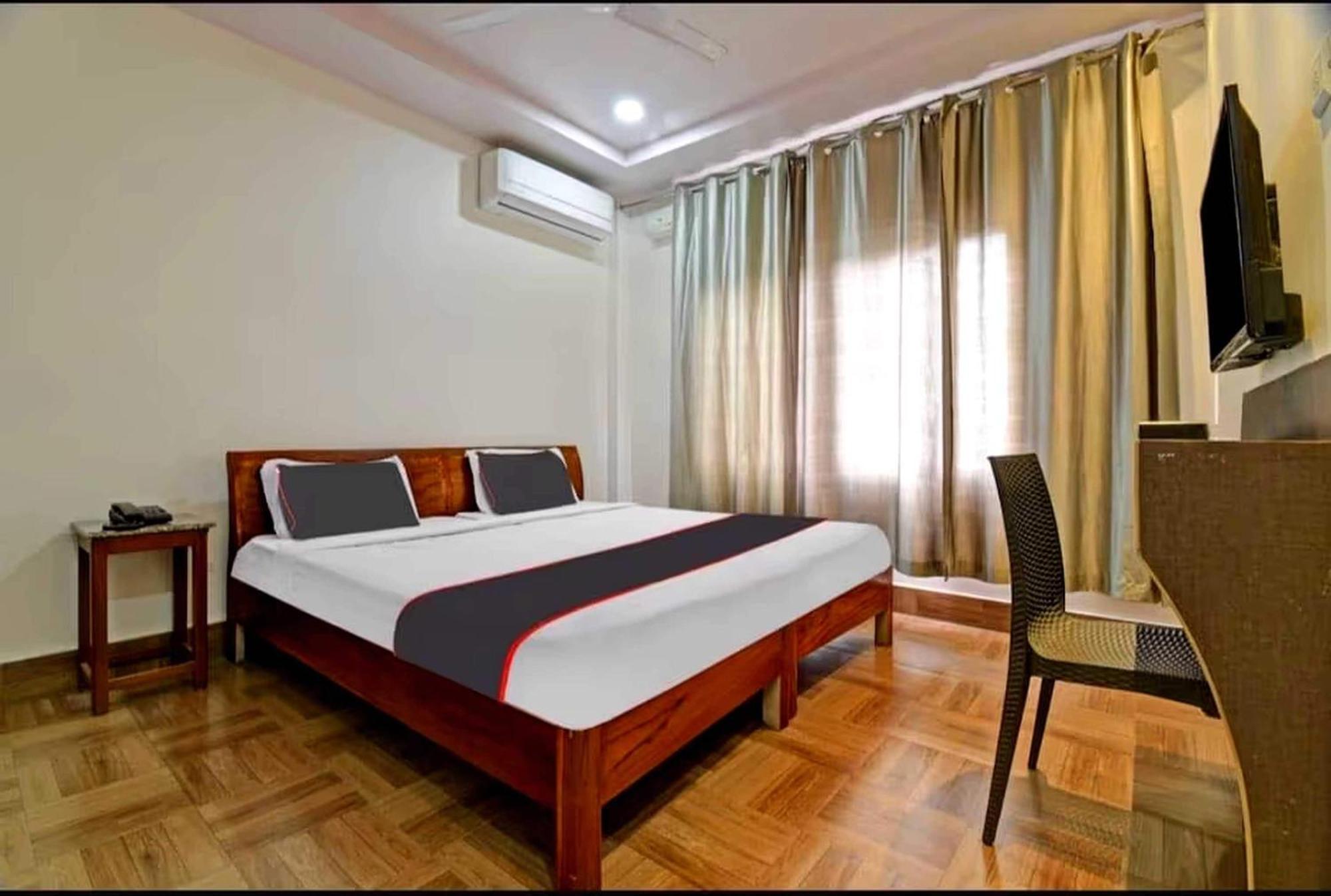 โอโย 26866 เมฆา รีสอร์ต Hotel จอร์ฮัต ภายนอก รูปภาพ