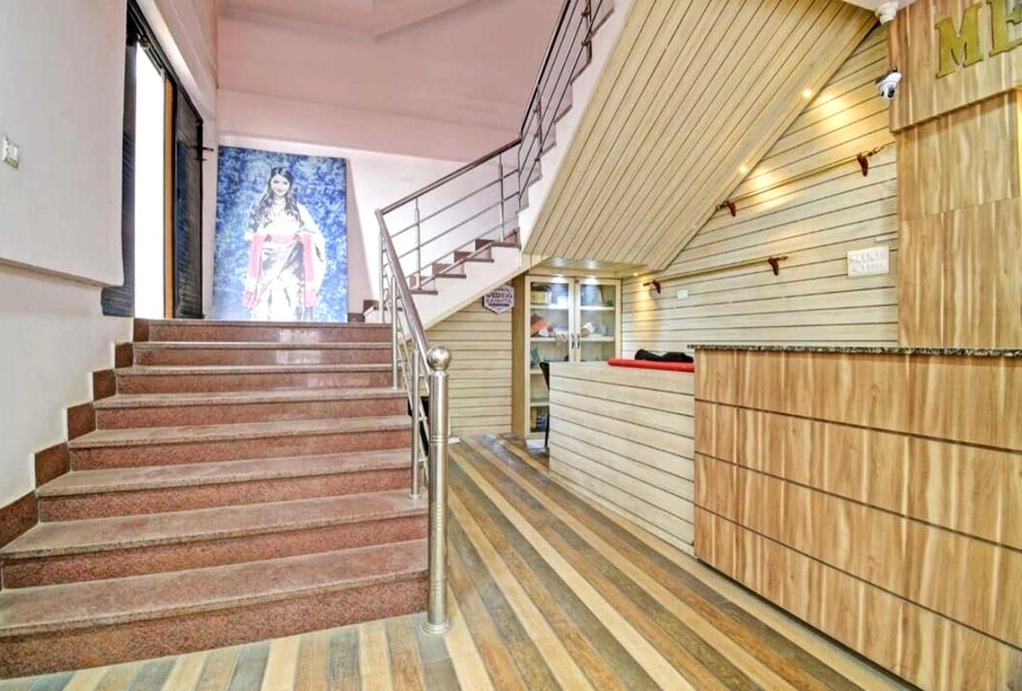 โอโย 26866 เมฆา รีสอร์ต Hotel จอร์ฮัต ภายนอก รูปภาพ