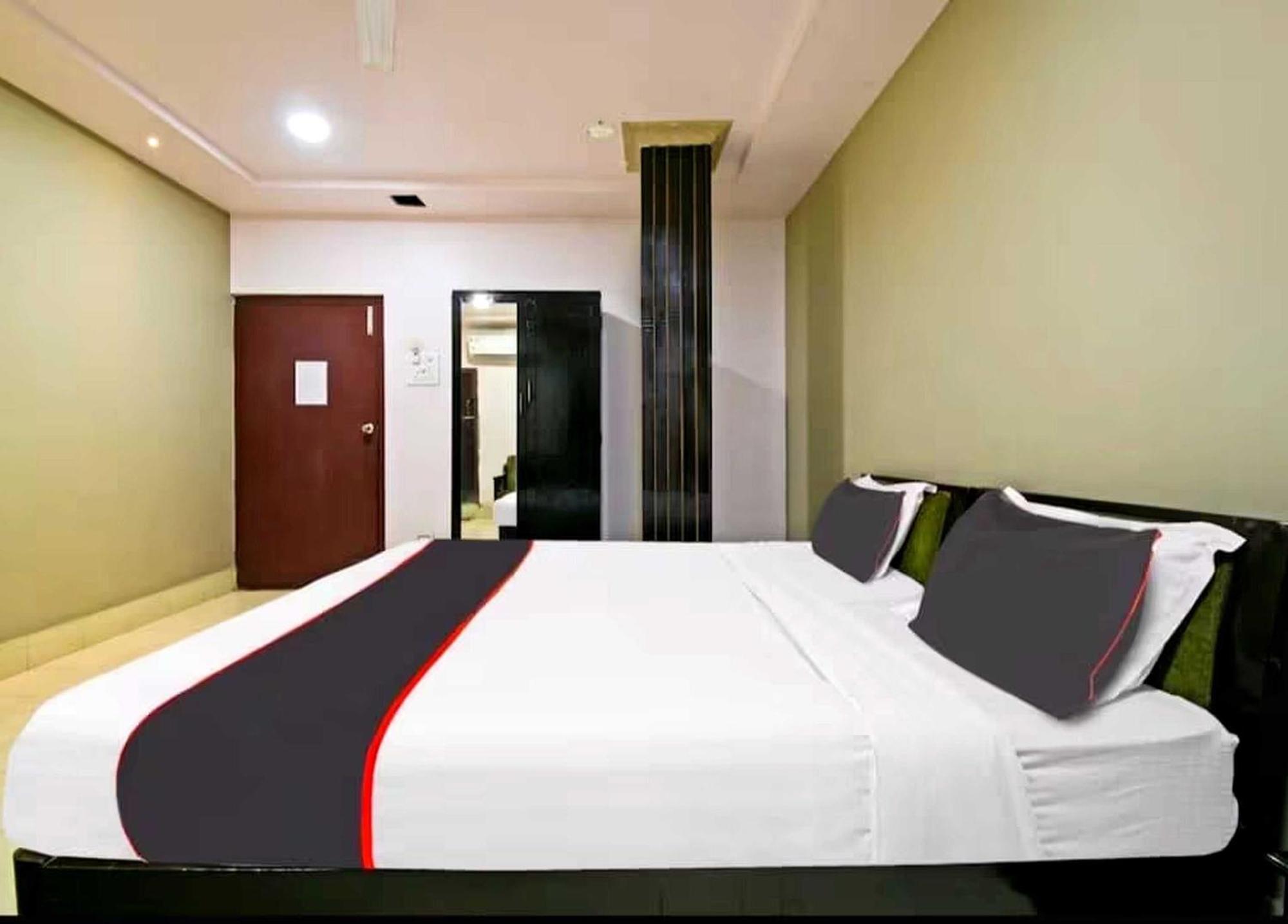 โอโย 26866 เมฆา รีสอร์ต Hotel จอร์ฮัต ภายนอก รูปภาพ
