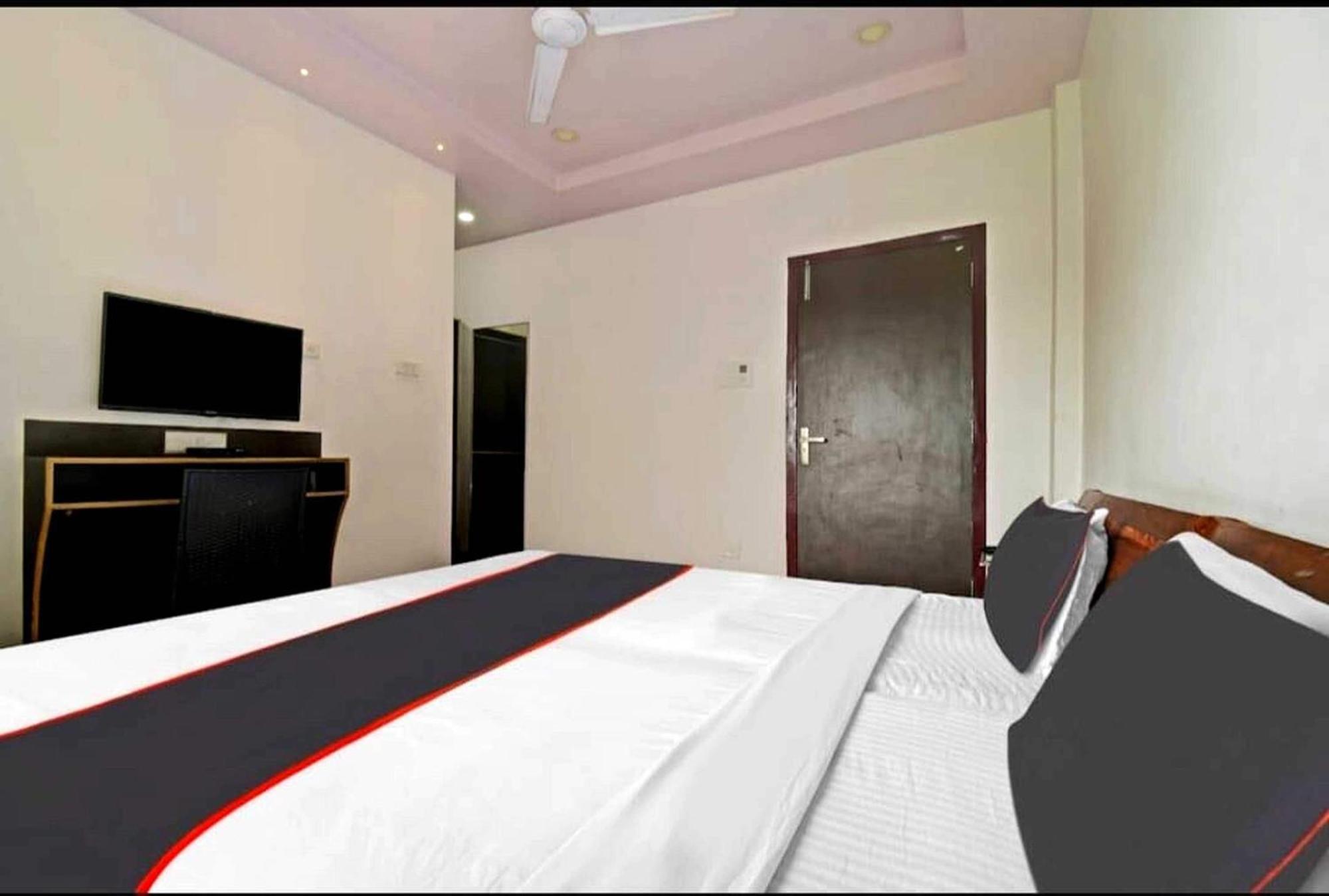 โอโย 26866 เมฆา รีสอร์ต Hotel จอร์ฮัต ภายนอก รูปภาพ
