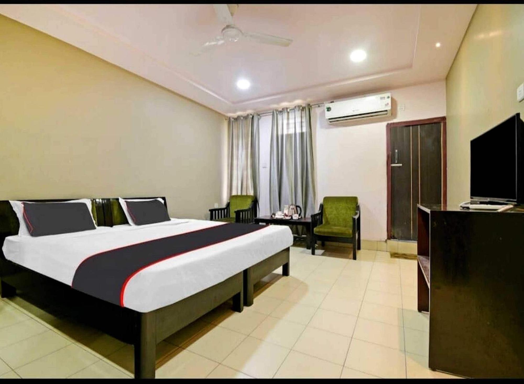 โอโย 26866 เมฆา รีสอร์ต Hotel จอร์ฮัต ภายนอก รูปภาพ