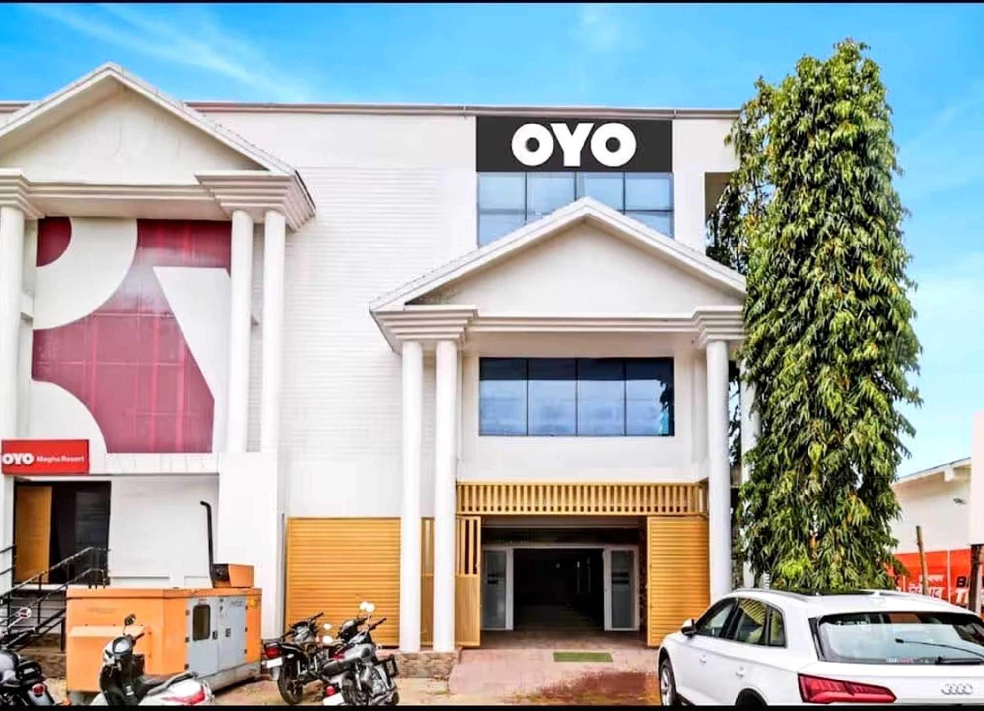 โอโย 26866 เมฆา รีสอร์ต Hotel จอร์ฮัต ภายนอก รูปภาพ