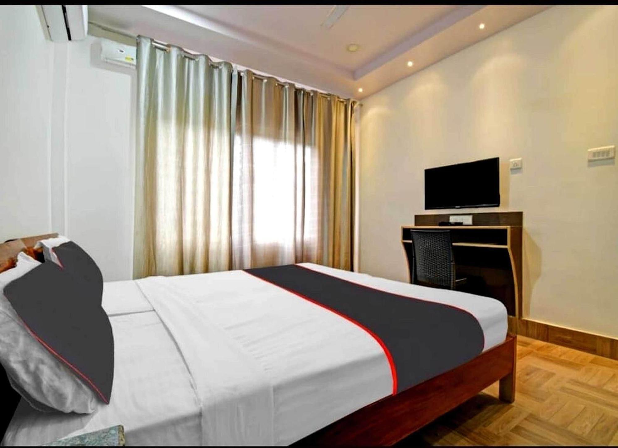 โอโย 26866 เมฆา รีสอร์ต Hotel จอร์ฮัต ภายนอก รูปภาพ