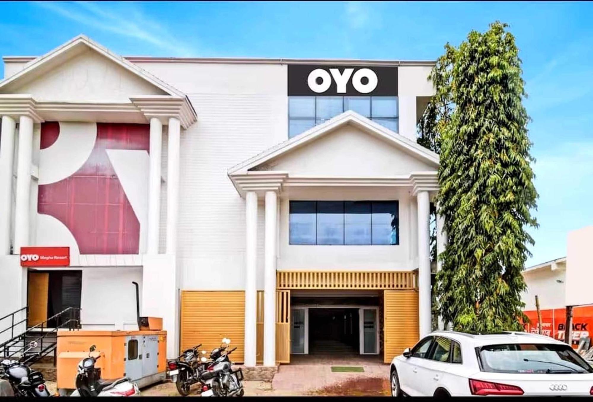 โอโย 26866 เมฆา รีสอร์ต Hotel จอร์ฮัต ภายนอก รูปภาพ